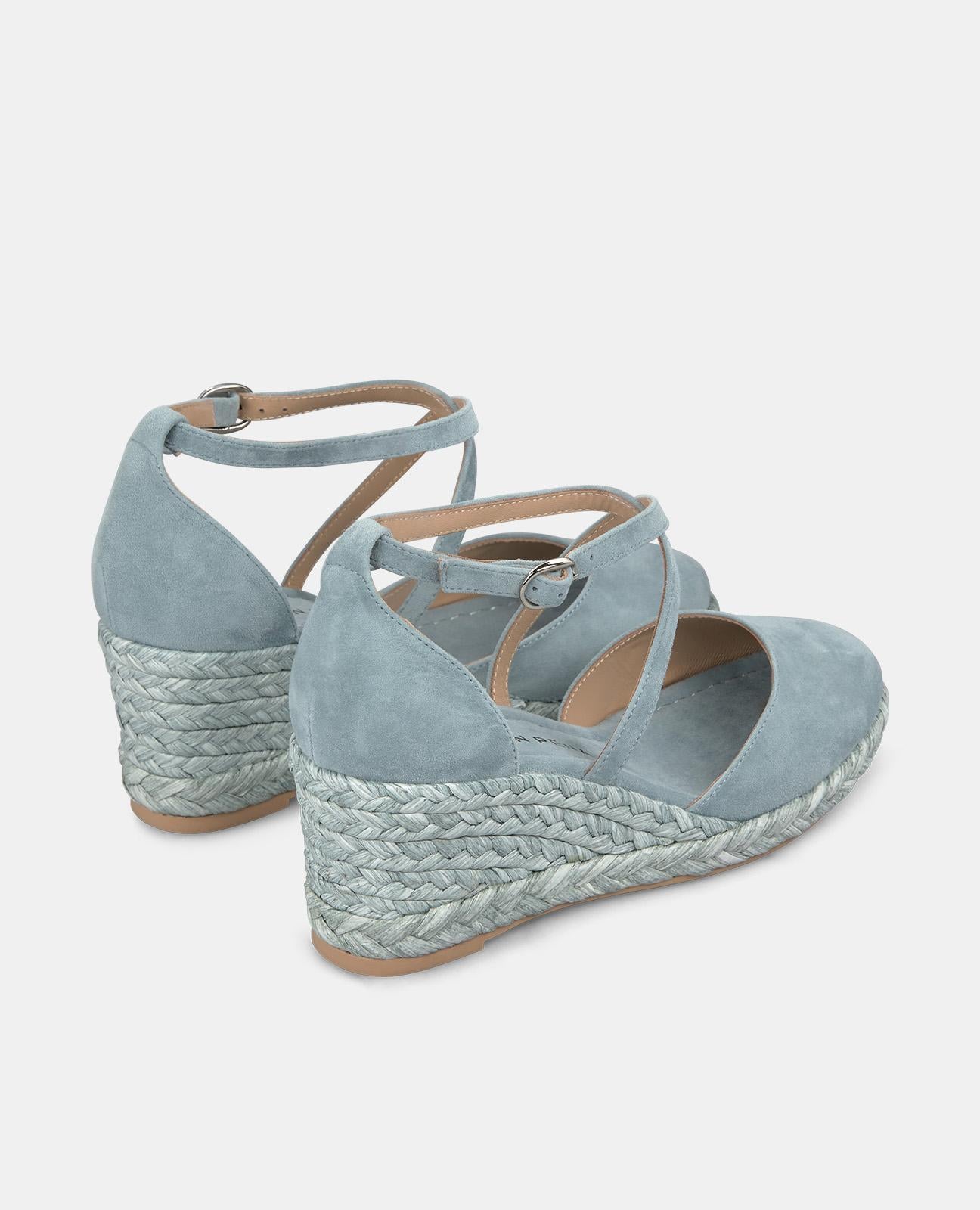 WEDGE SHOE WITH CROSSED STRAPS