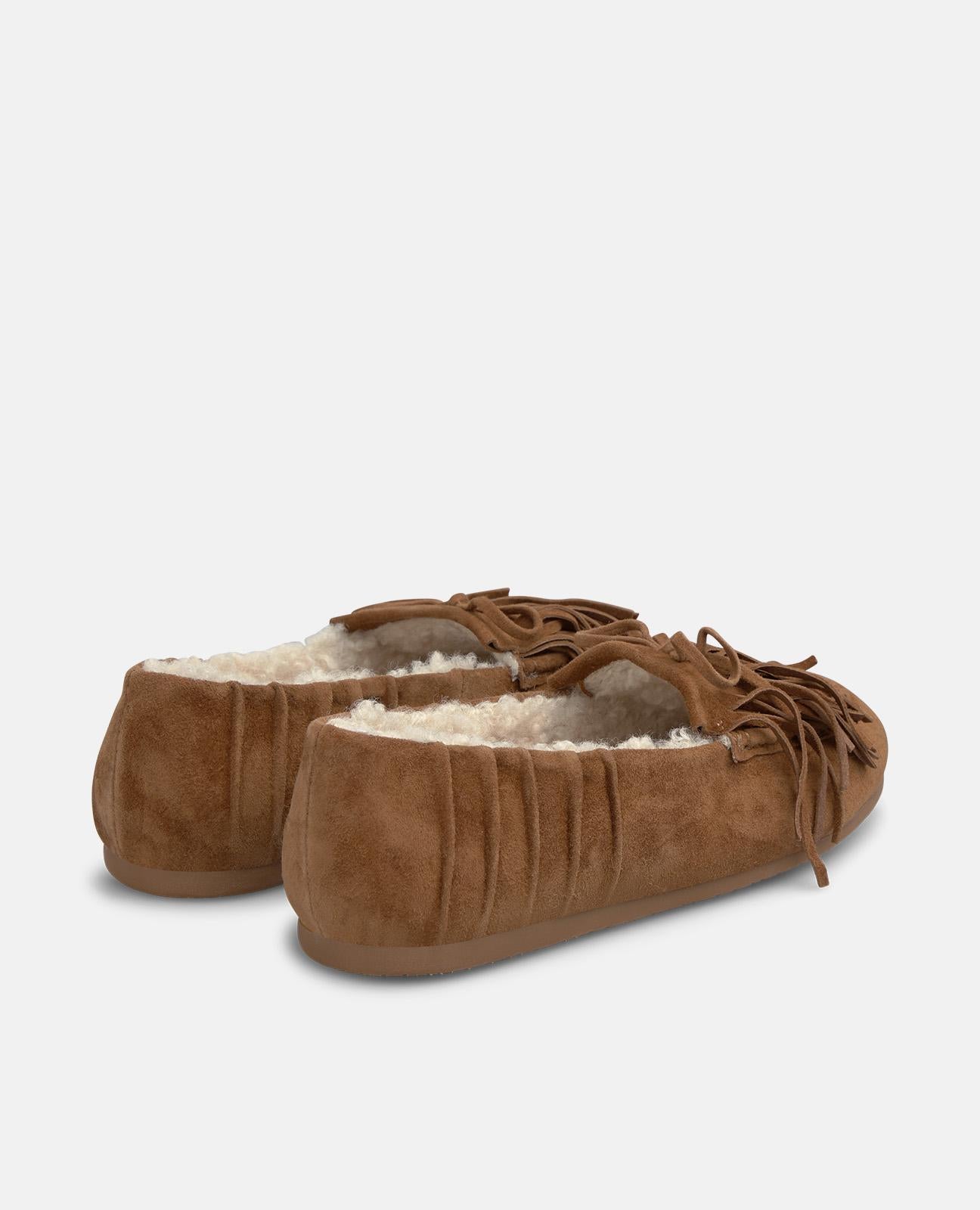 MOCASÍN DE ANTE CON FLECOS
