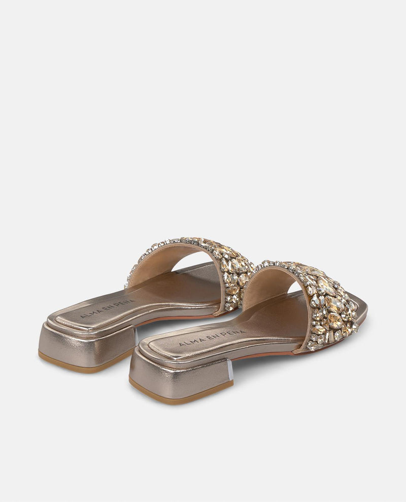 SANDÁLIA COM MISSANGAS