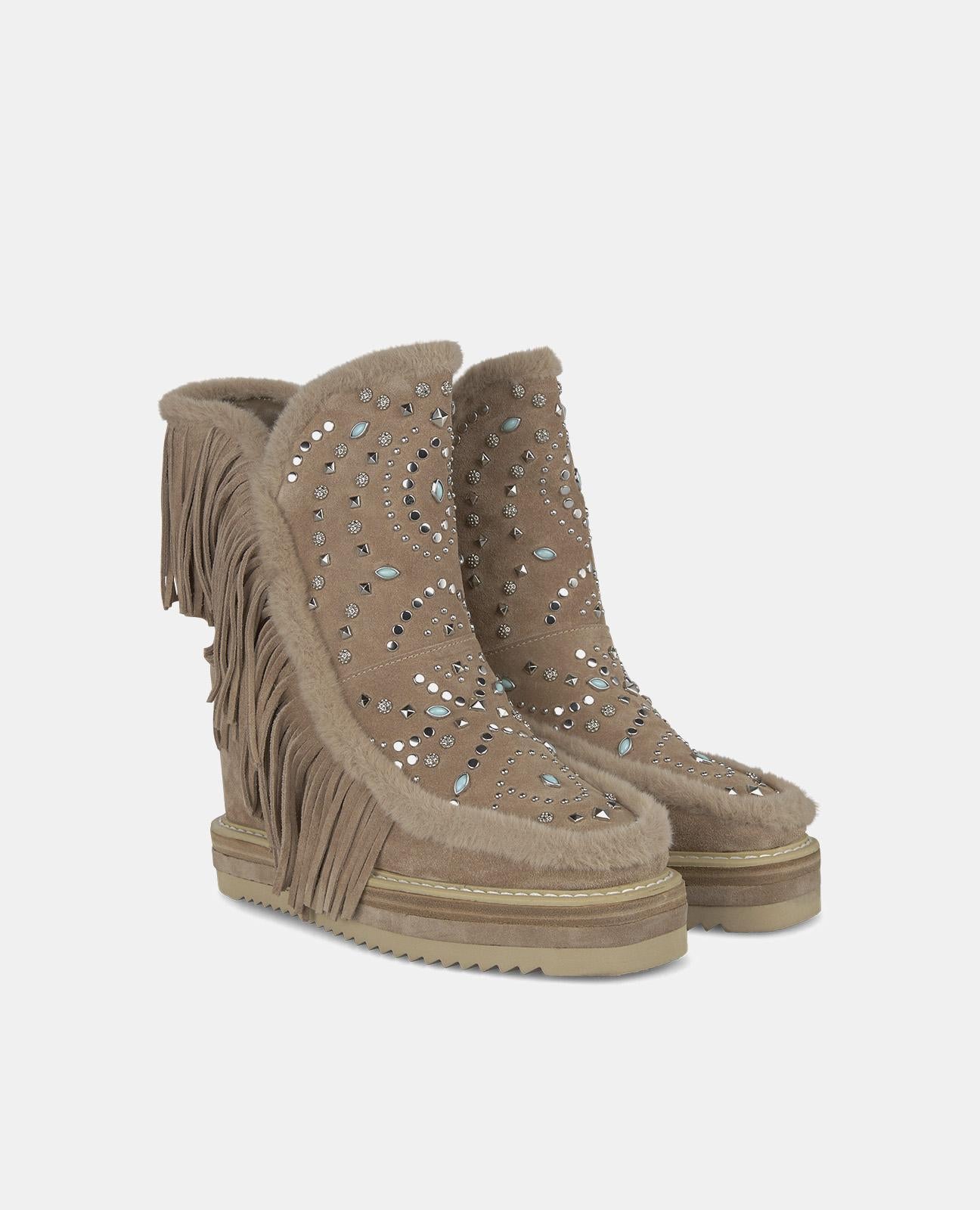 BOTTINES CHEVEUX CLOUTÉS