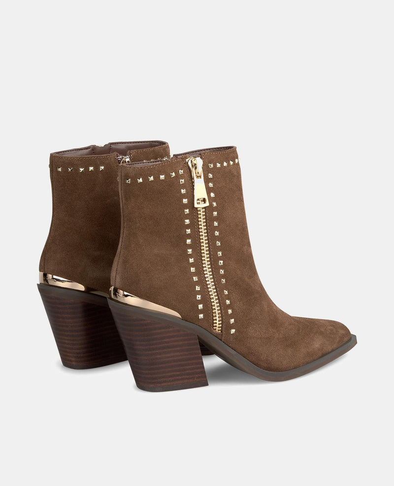 STIVALETTI CON TACCO E BORCHIE