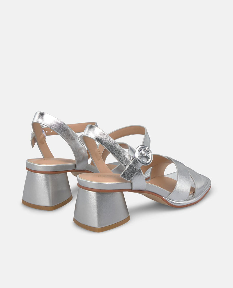 SANDALIA TACON DEDO PIEL