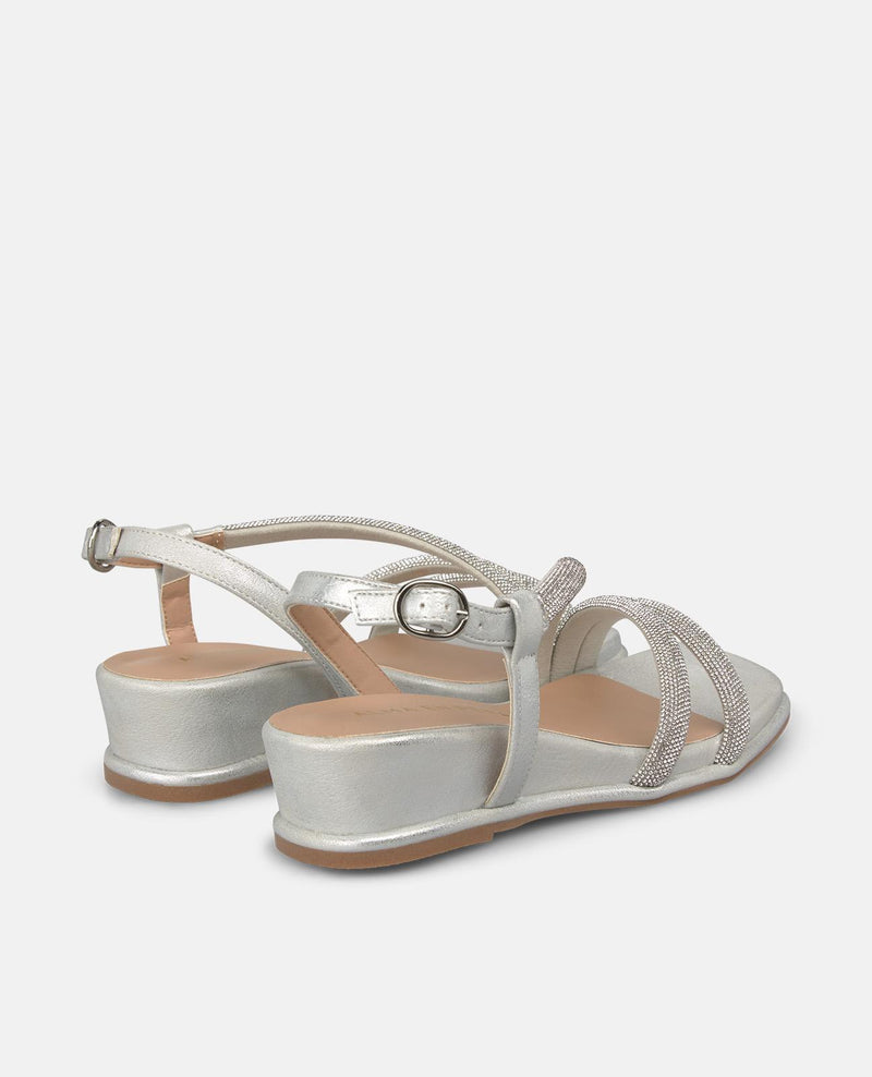 SANDALIA PLATAFORMA CON DETALLE TUBULAR