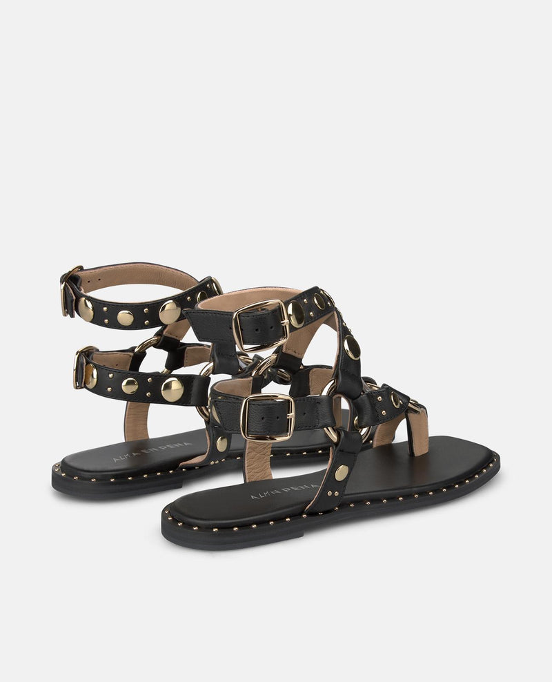 SANDÁLIA COM TACHAS