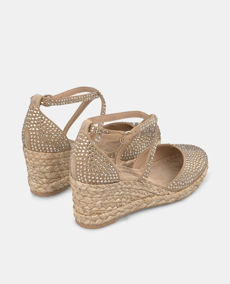 CUÑA CUBIERTA DE BRILLOS