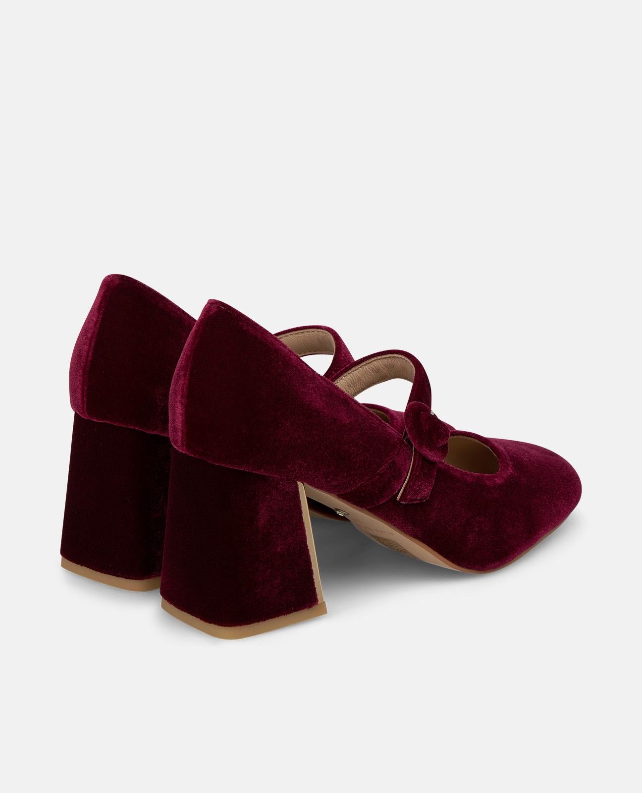 ZAPATO TACÓN DE TERCIOPELO CON HEBILLA
