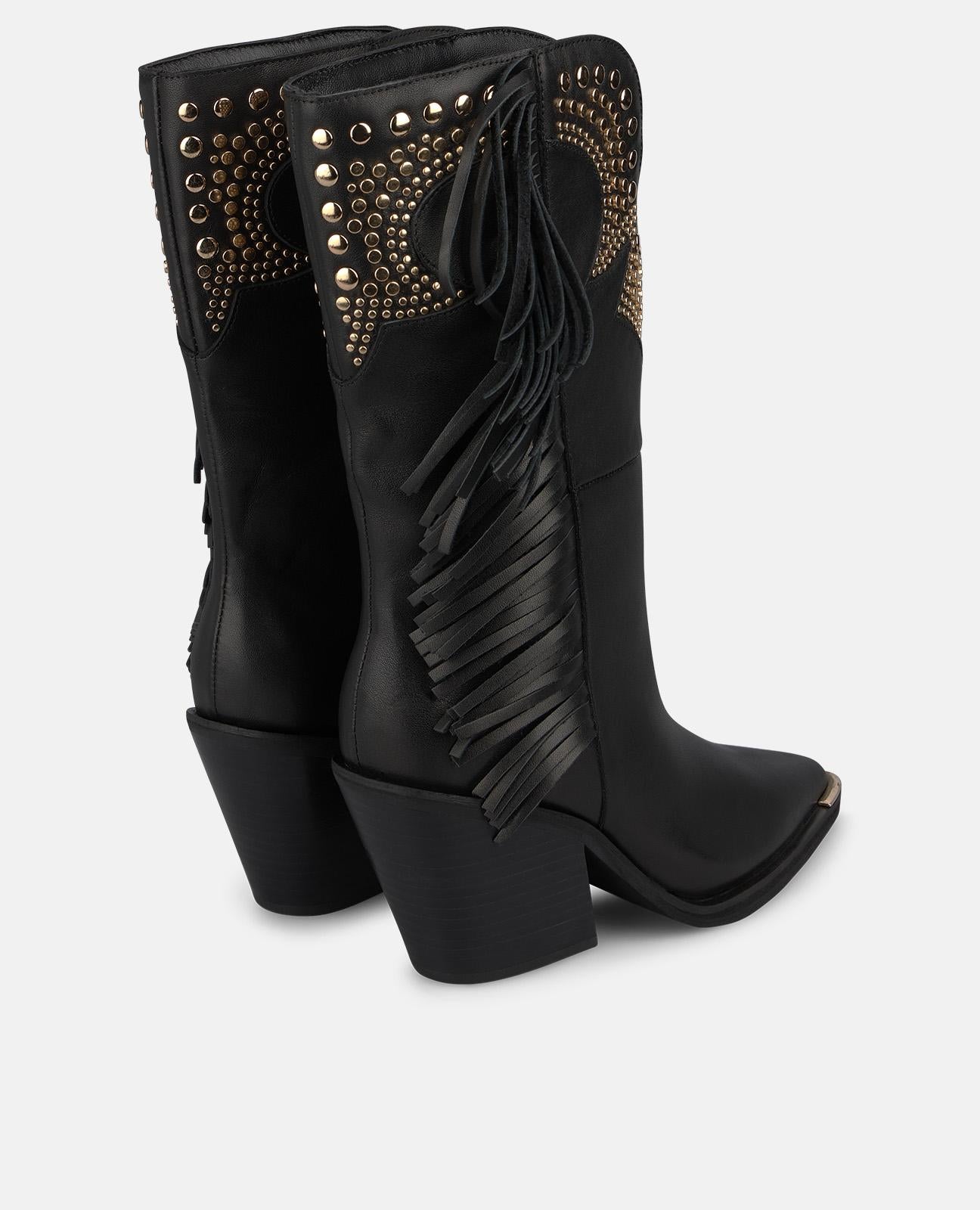 BOTÍN COWBOY DE PIEL CON TACHAS METÁLICAS