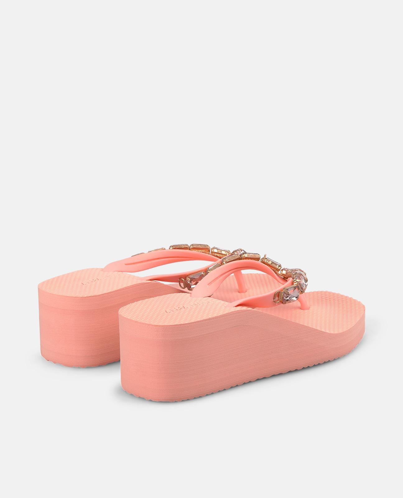 SANDALIA BAÑO CON PLATAFORMA DETALLE MINIMALISTA