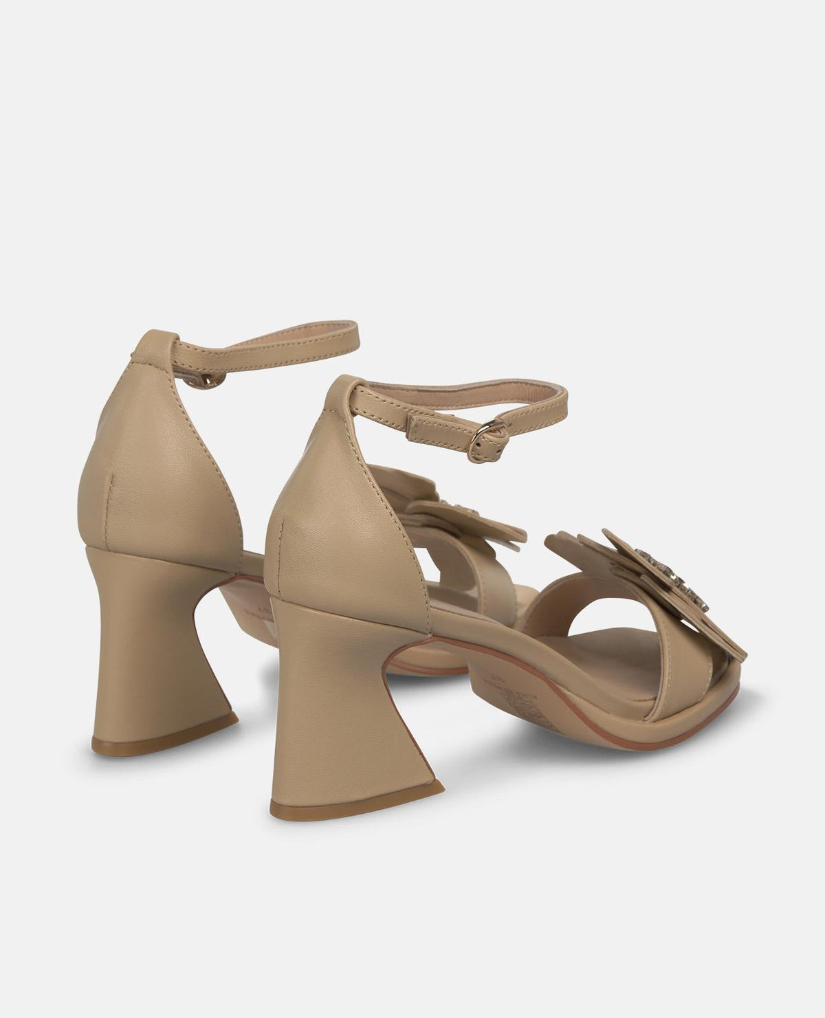 SANDALS WITH A FLOWER ON THE FRONT