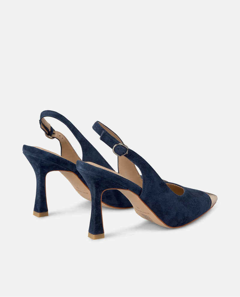 SAPATO COM DETALHE METÁLICO