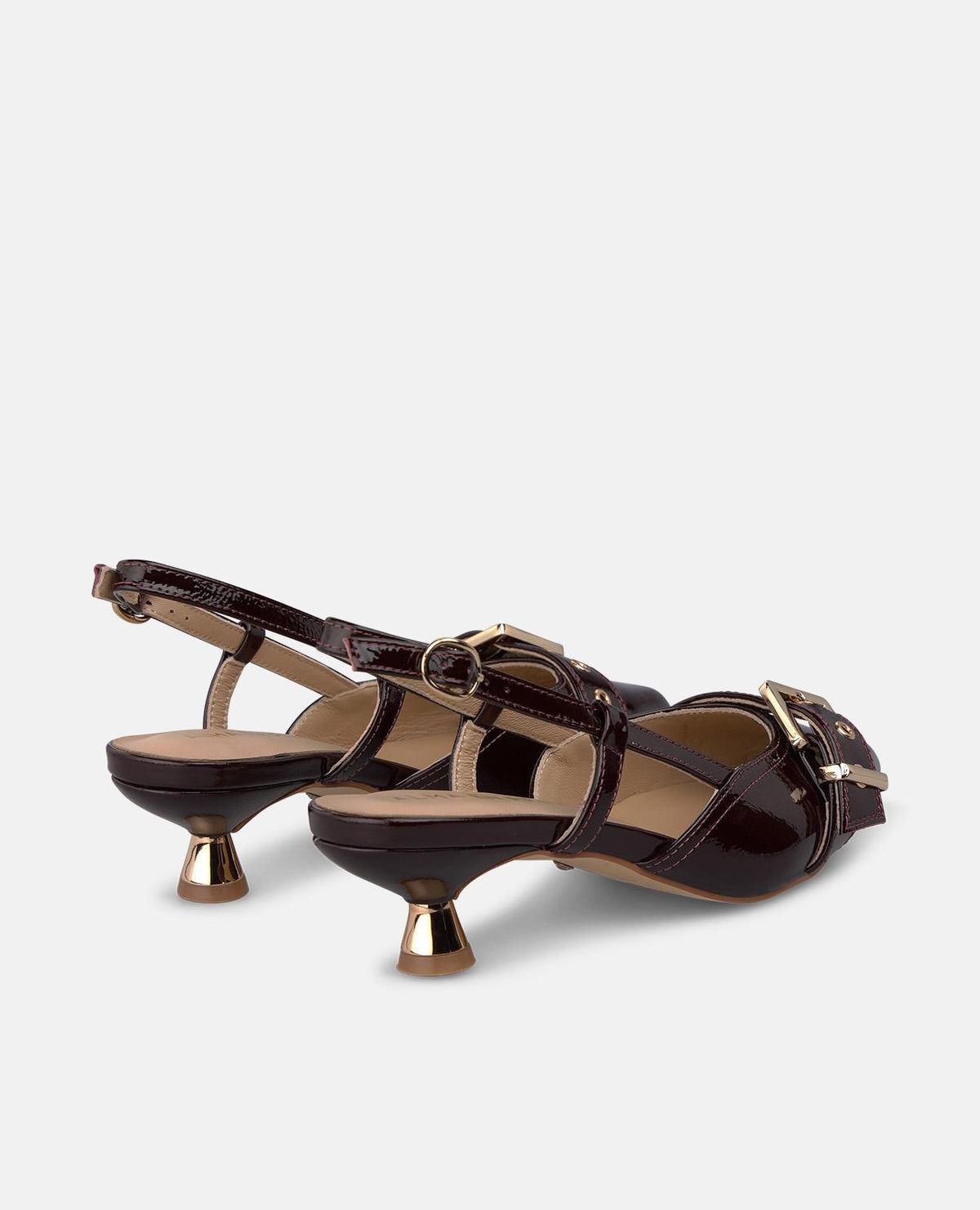 SCARPA DECOLLETÉ IN VERNICE CON FIBBIA