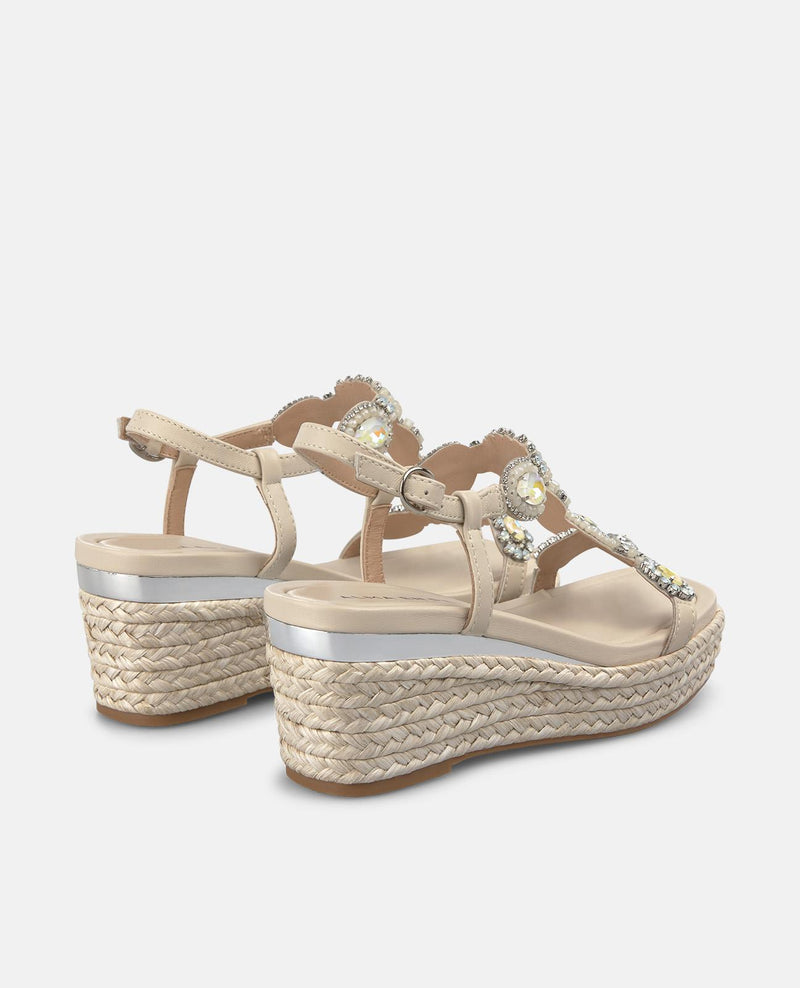 SANDALIA CON PEDRERIA CIRCULAR