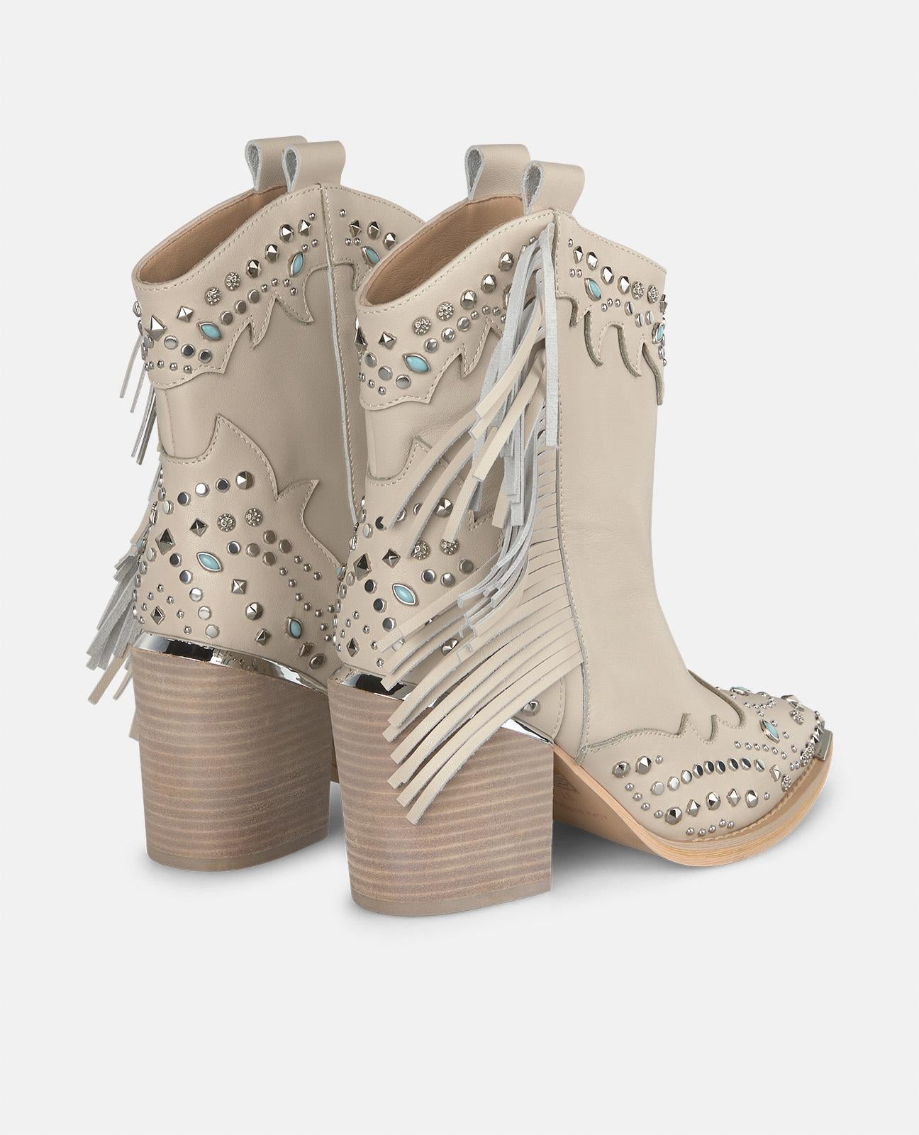 BOTTINES CLOUTÉES À TALON