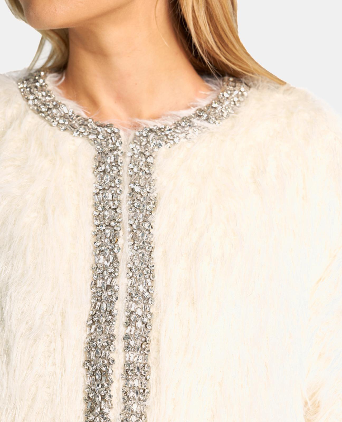 CAPPOTTO EFFETTO PELLICCIA CON DETTAGLI