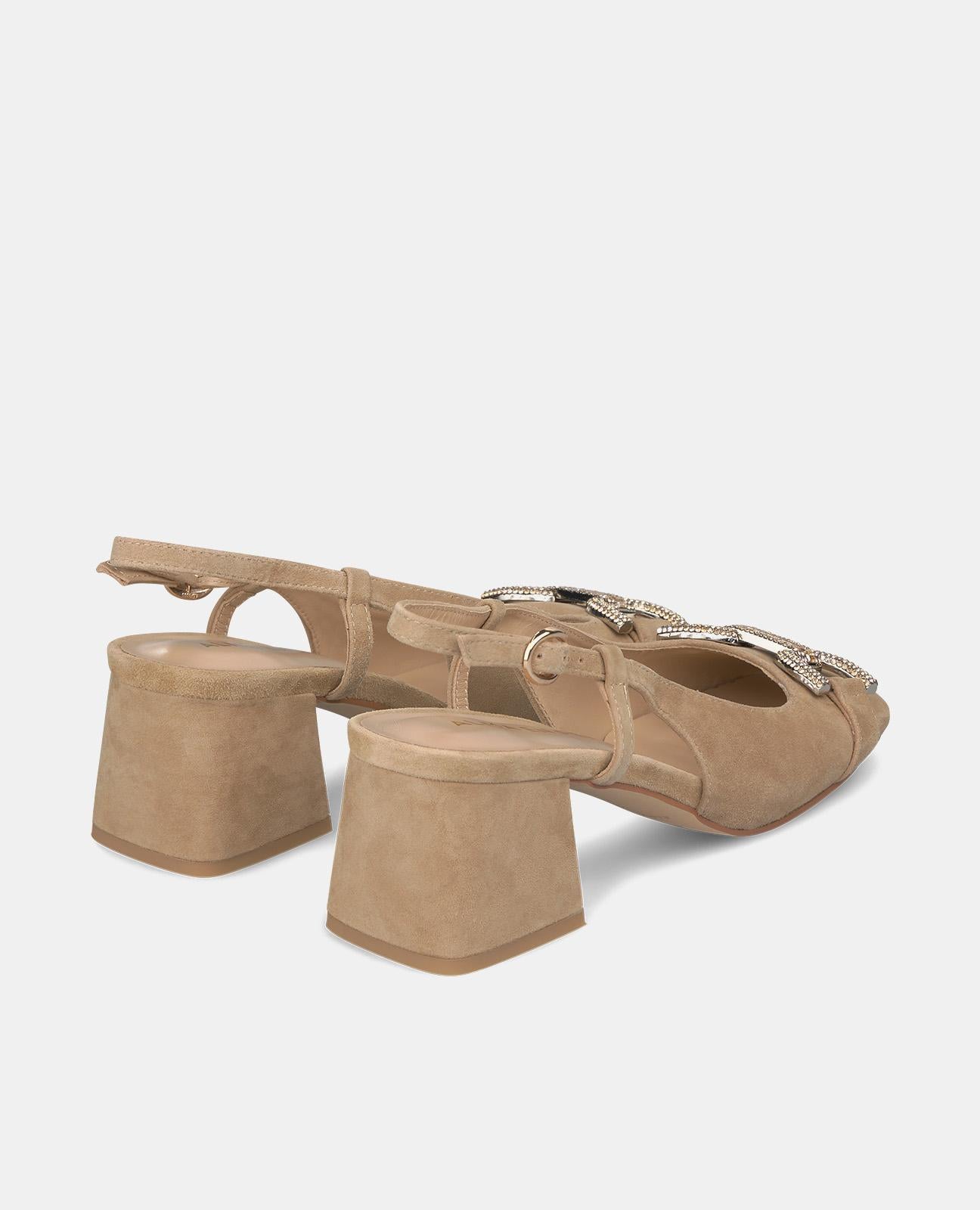 BUCKLE CLOSURE SHOE