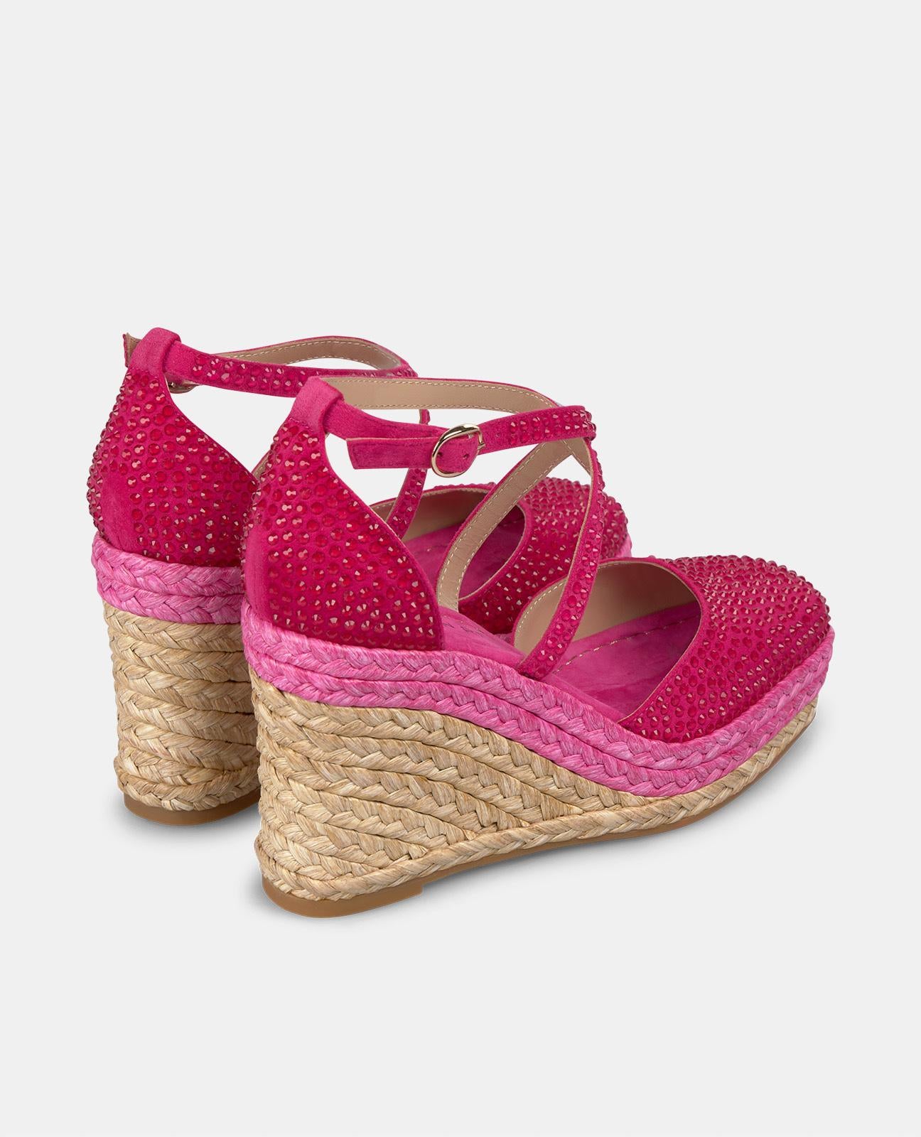 WEDGE WITH CROSSED STRIPS