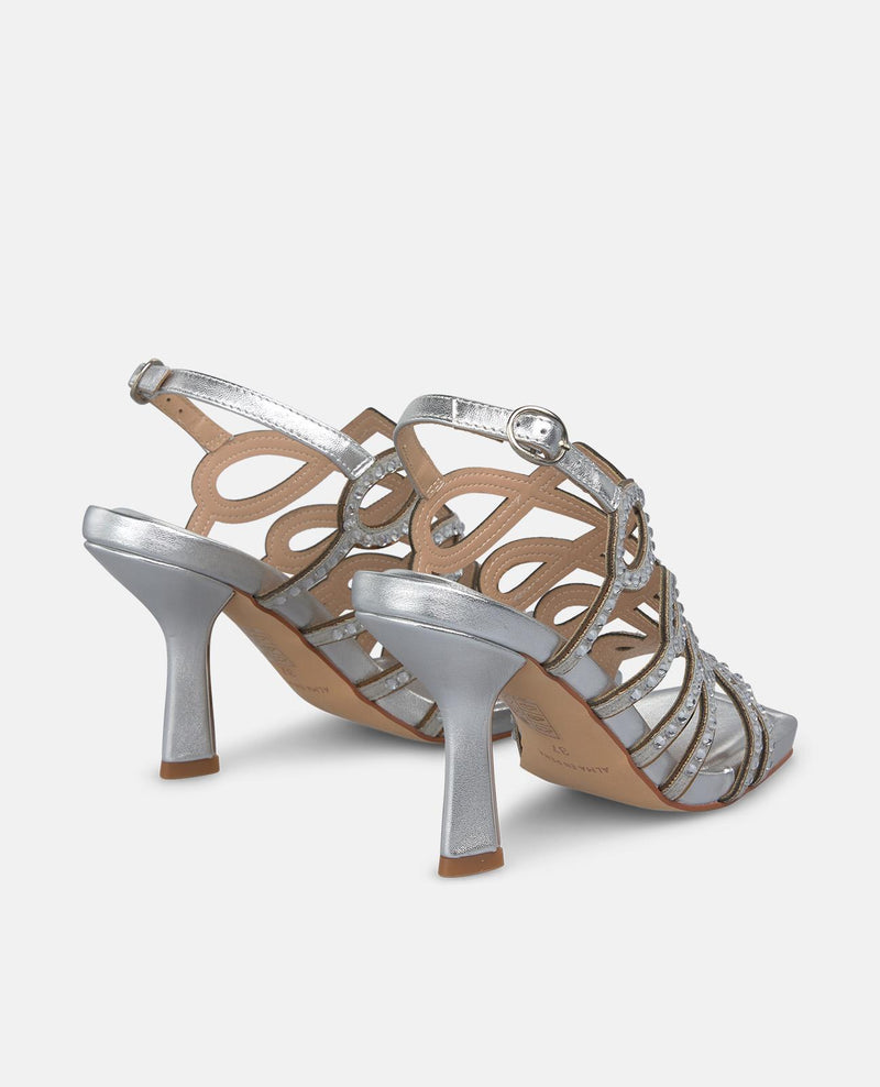 SANDALIA TACÓN DETALLES