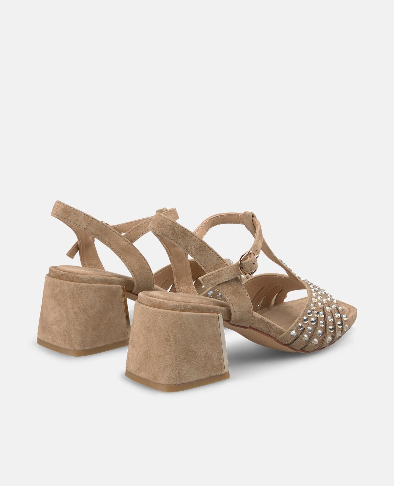 SANDÁLIA COM DETALHE TRANSFER