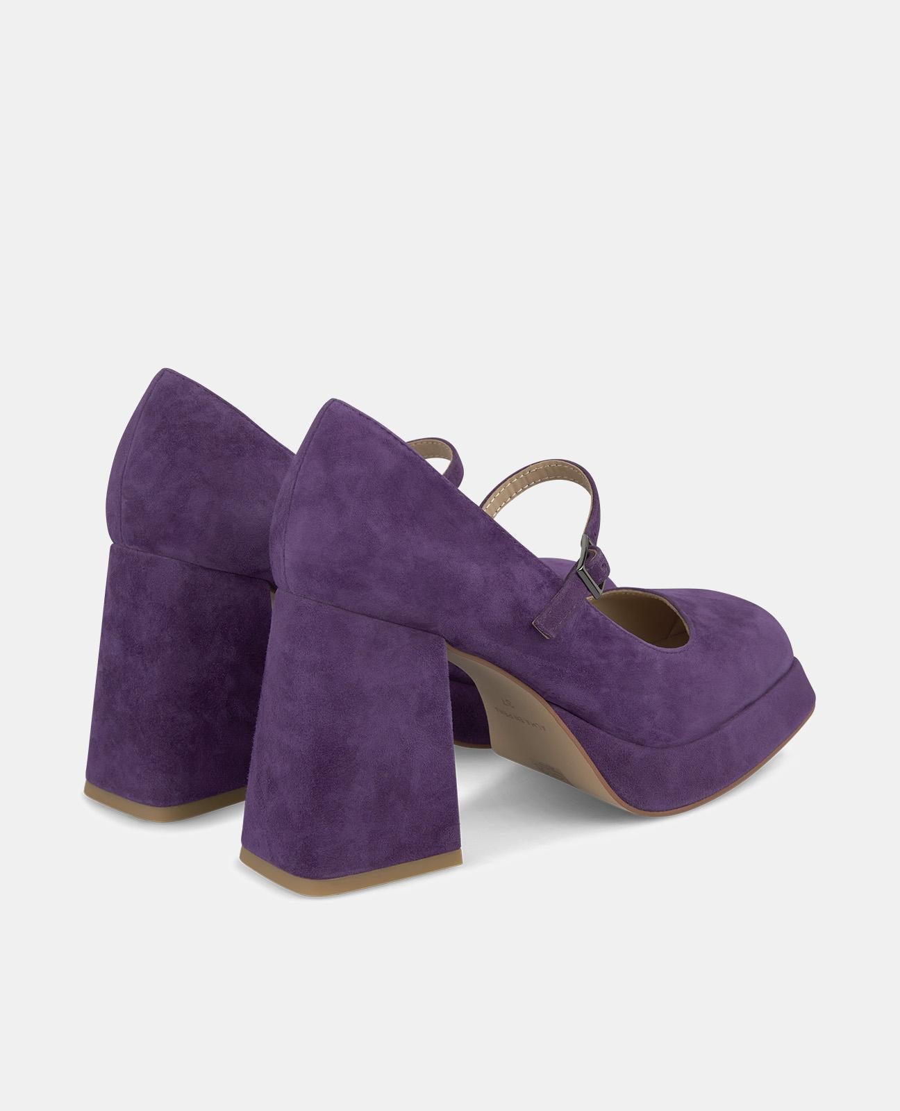 CHAUSSURE À TALON AVEC BOUCLE