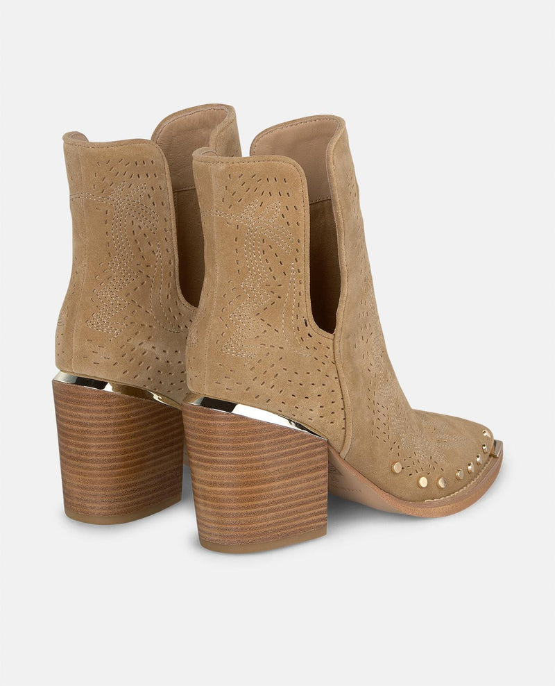 HEELED ANKLE BOOT WITH OPENING