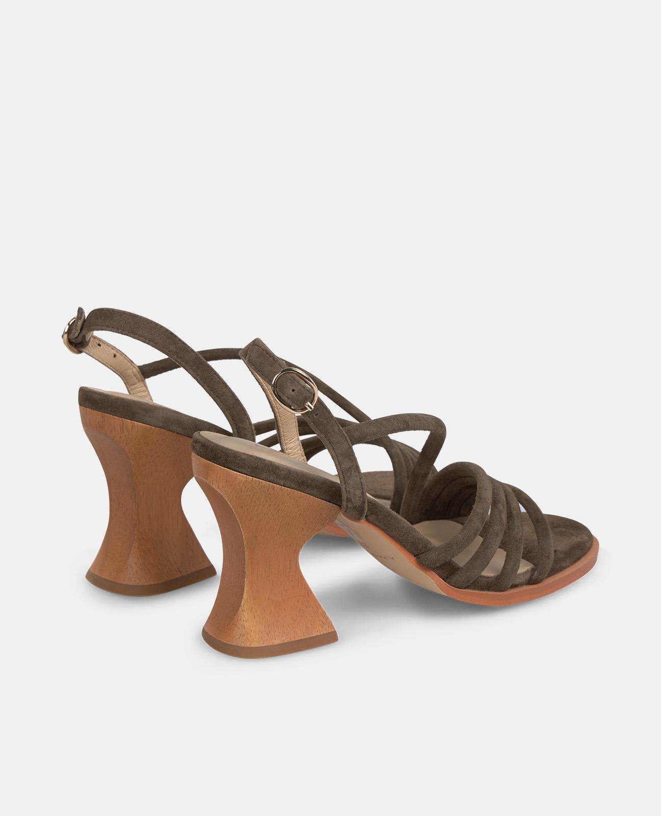 SANDALIA TIRAS TACON DE MADERA