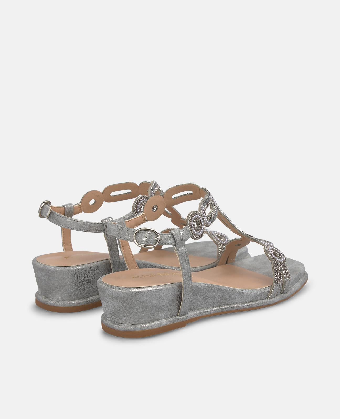 SANDALIA DE PLATAFORMA BAJA CON DETALLE CIRCULAR