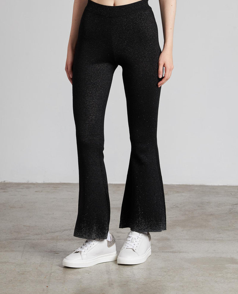 PANTALÓN ACAMPANADO DETALLES