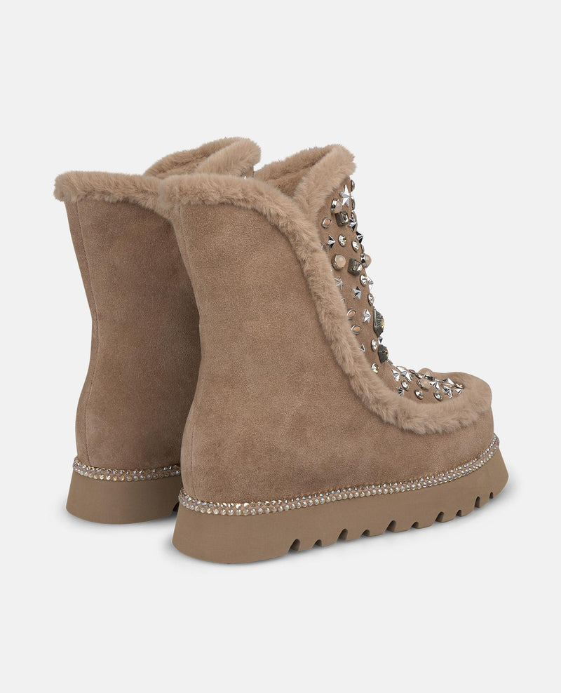 BOTÍN DE PELO TACHAS