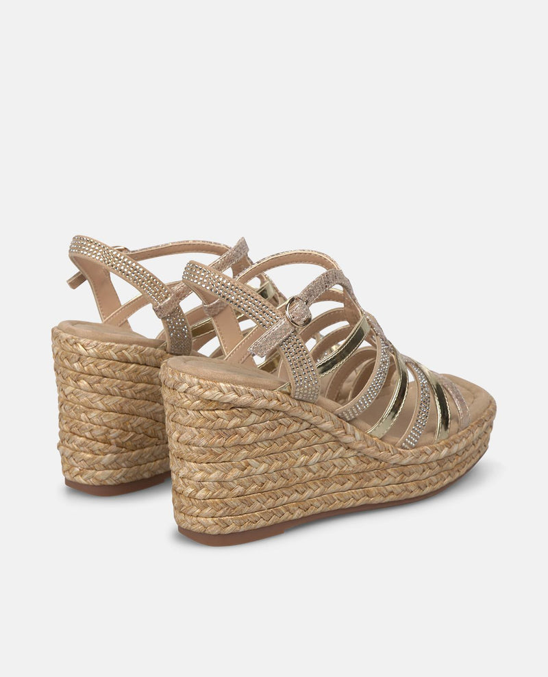 SANDALIA DE PLATAFORMA CON CUERPO DE TIRAS