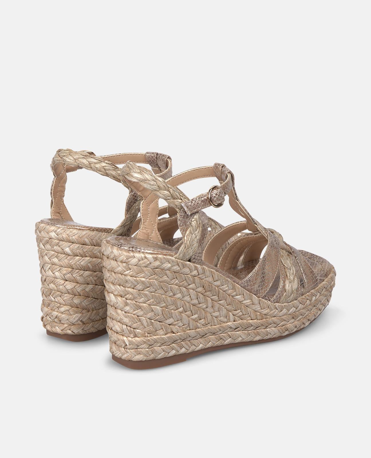 SANDALIA PLATAFORMA CON TIRAS ENTRELAZADAS