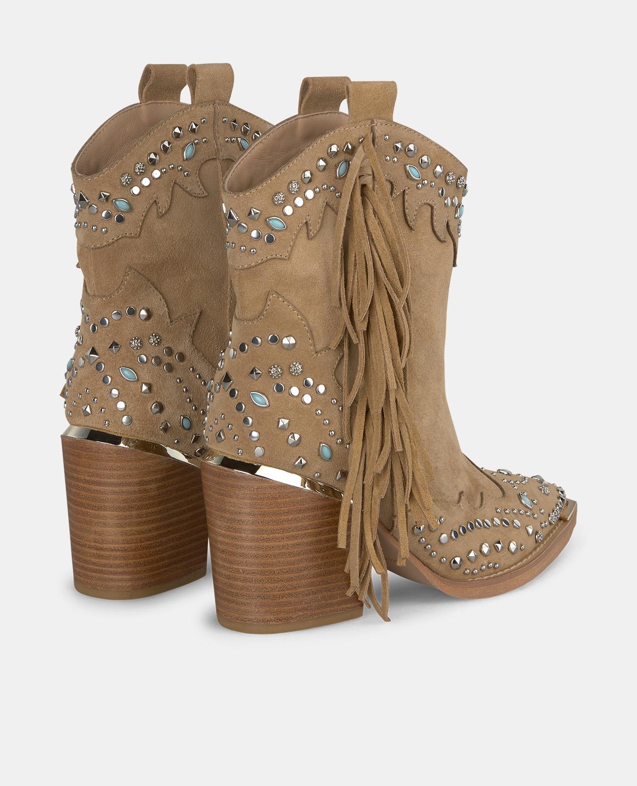 NIETEN-STIEFELETTEN MIT ABSATZ