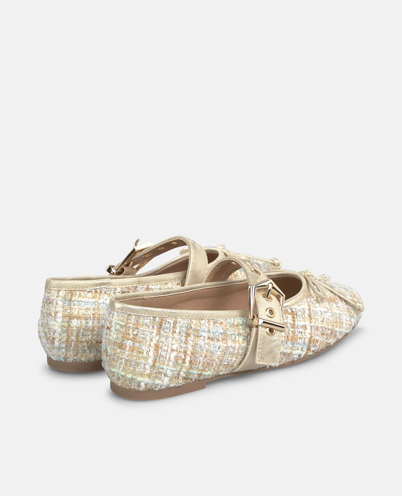 SANDÁLIA RETA COM DETALHE DE FIVELA