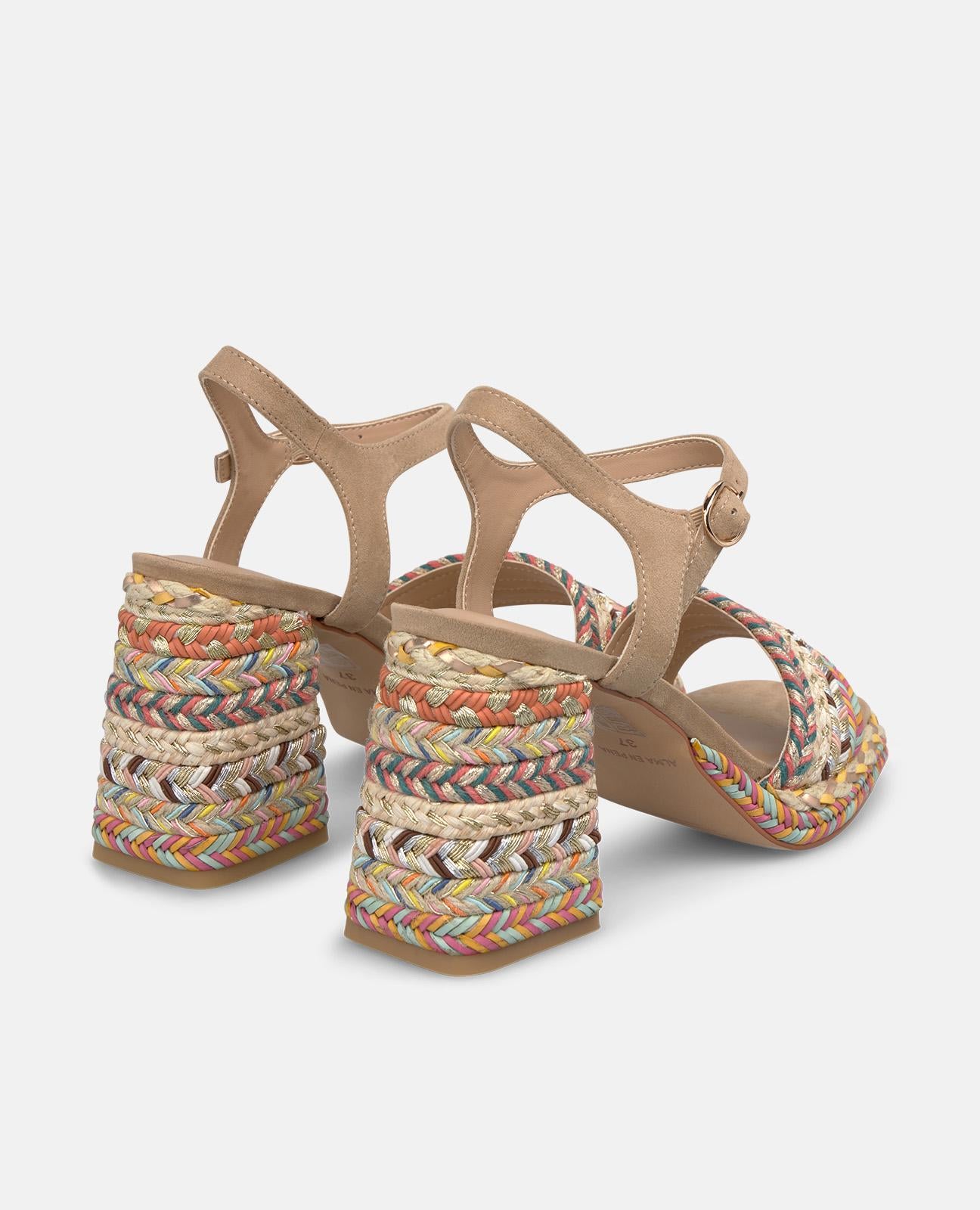 SANDALIA TACON ANCHO DETALLE COLOR