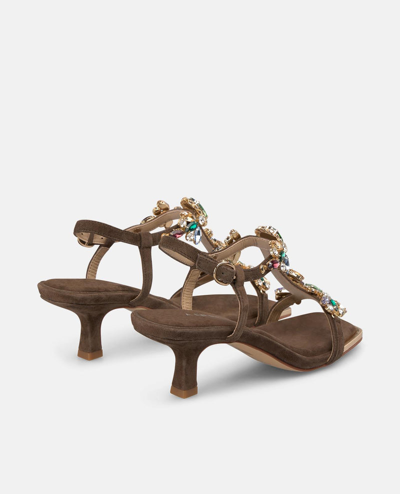 SANDALIA CON PEDRERIA FRONTAL