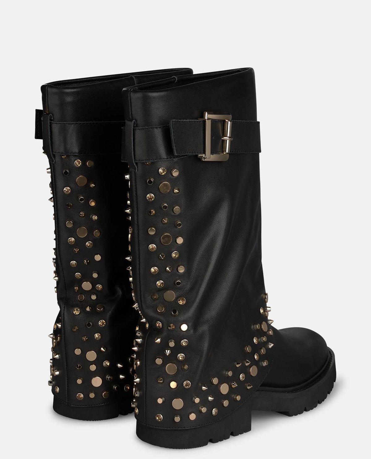 BOTA MILITAR DE NAPA CON TACHAS METÁLICAS