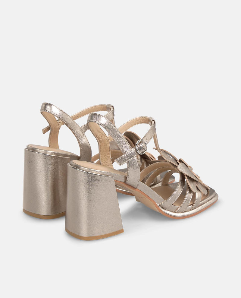METALLIC SANDAL WITH FLOWER DETAIL