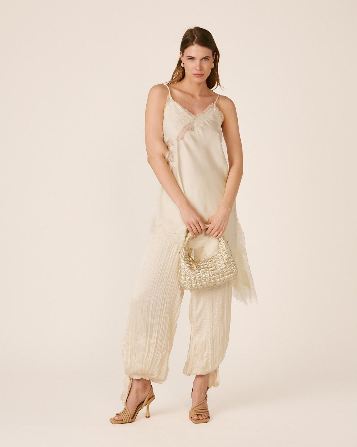 VESTIDO LENCERO