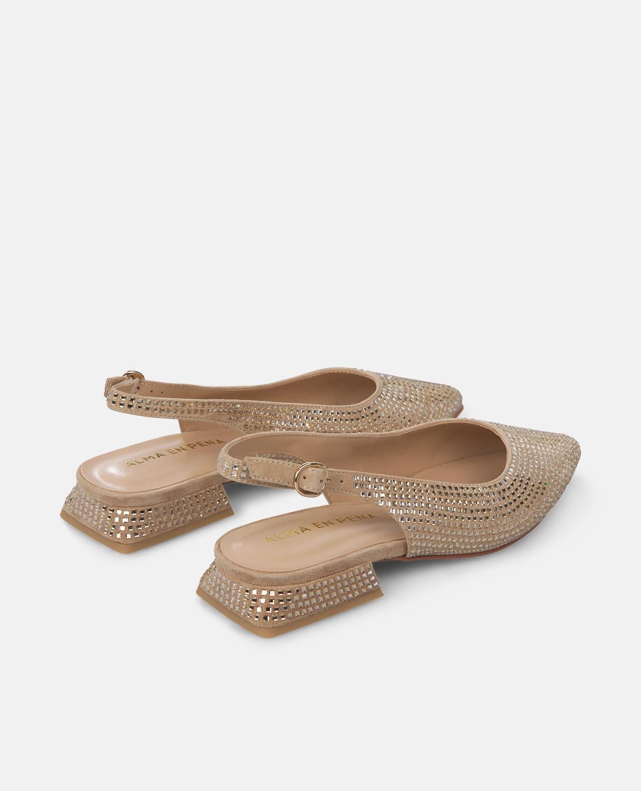 FLACHE SCHUHE MIT STRASSBESETZTER ZEHENKAPPE