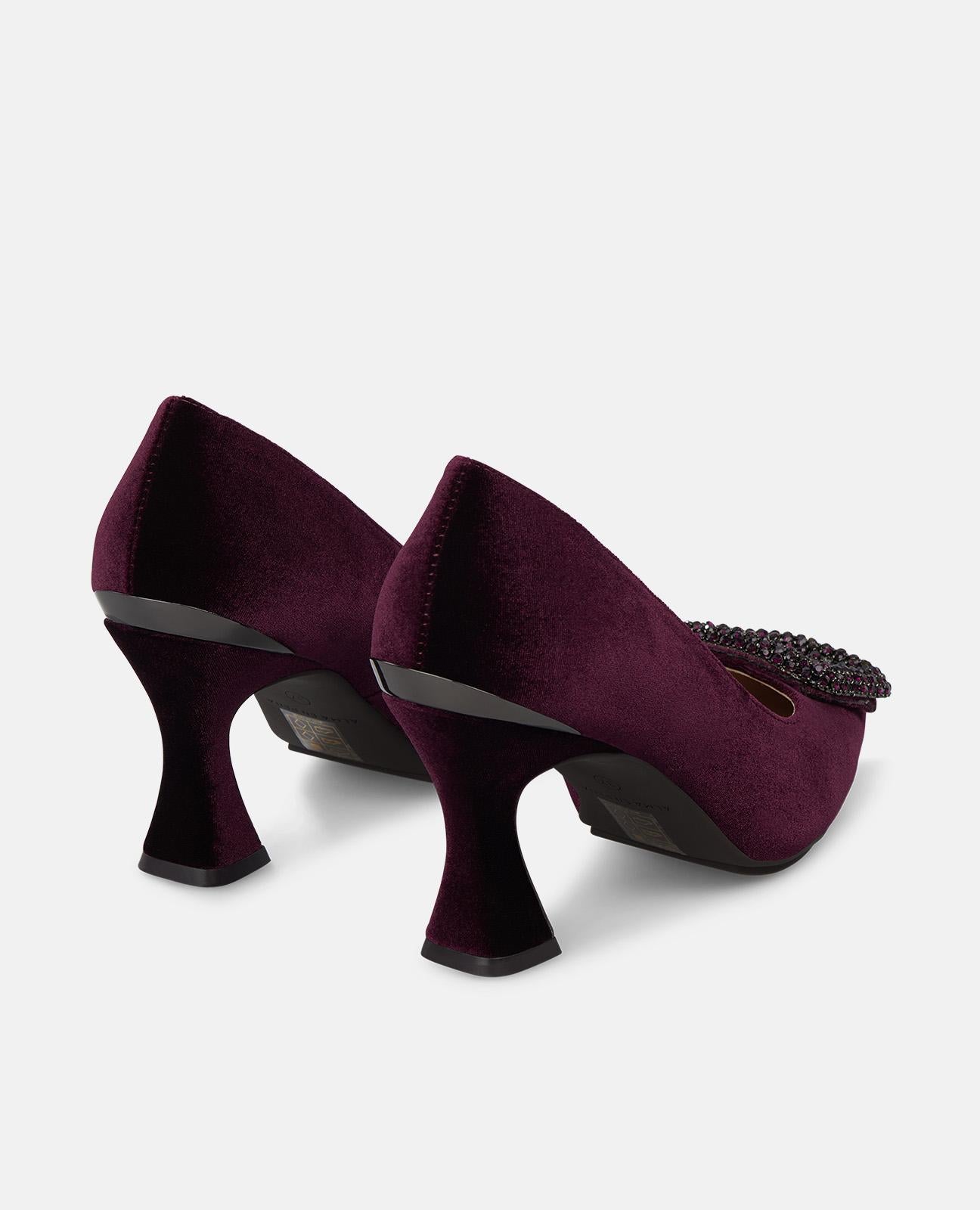 ZAPATO TACÓN CON BROCHE