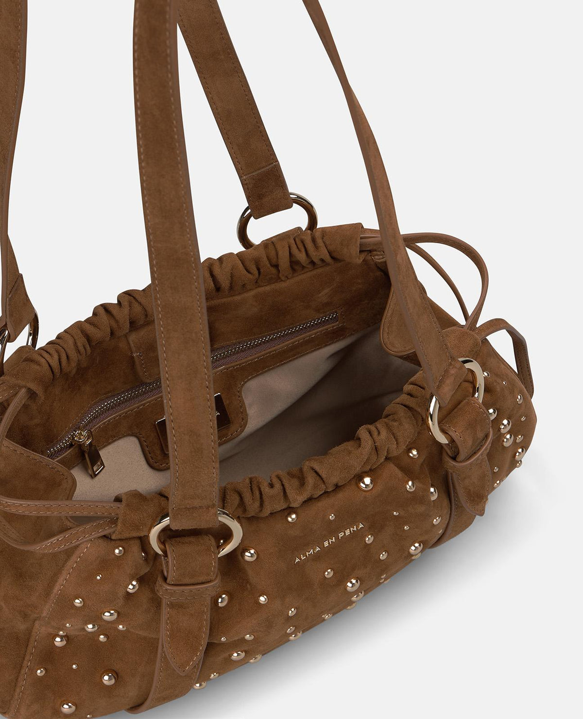 BOLSO ANTE CON TACHAS METÁLICAS