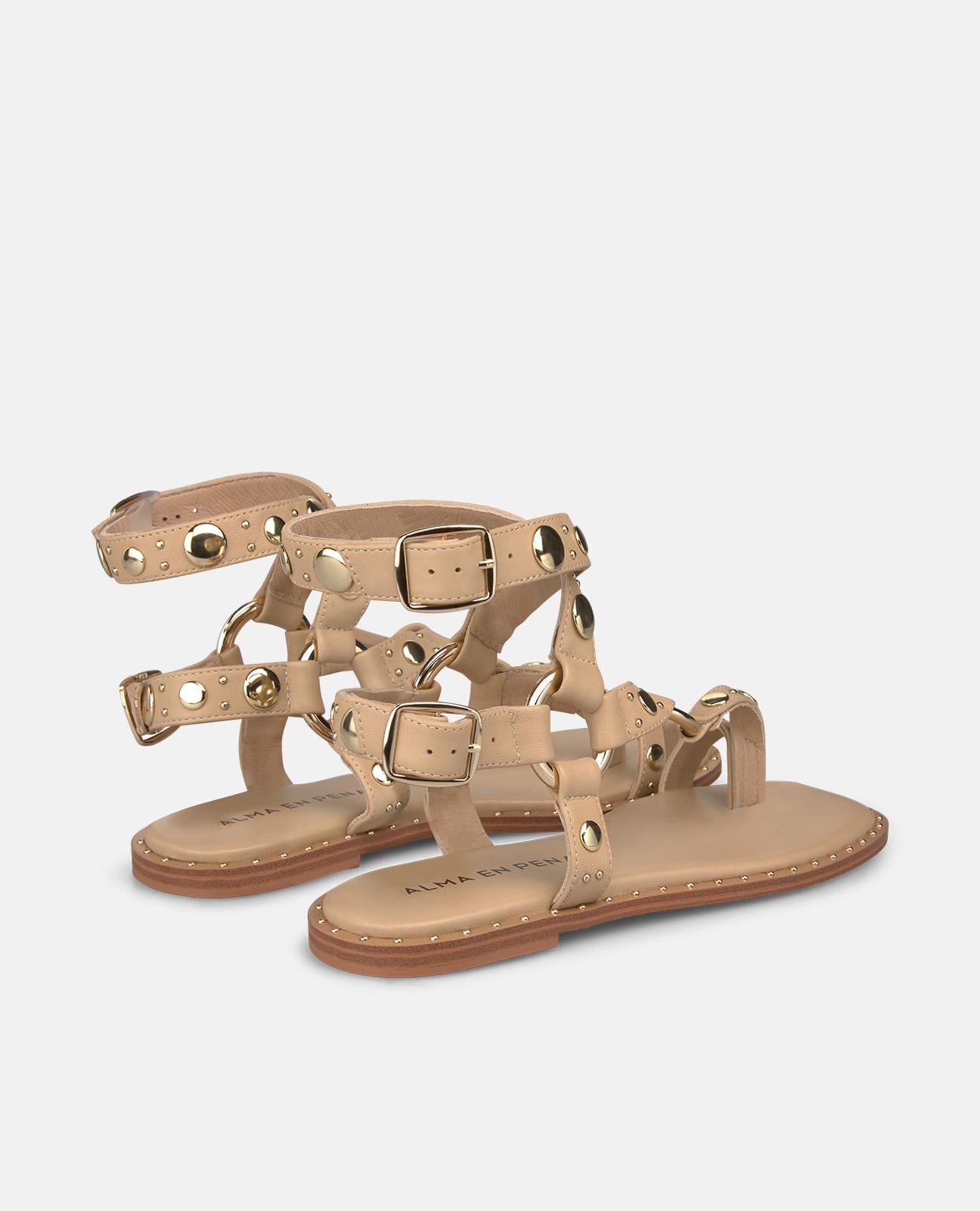 SANDALIA CON TACHUELAS