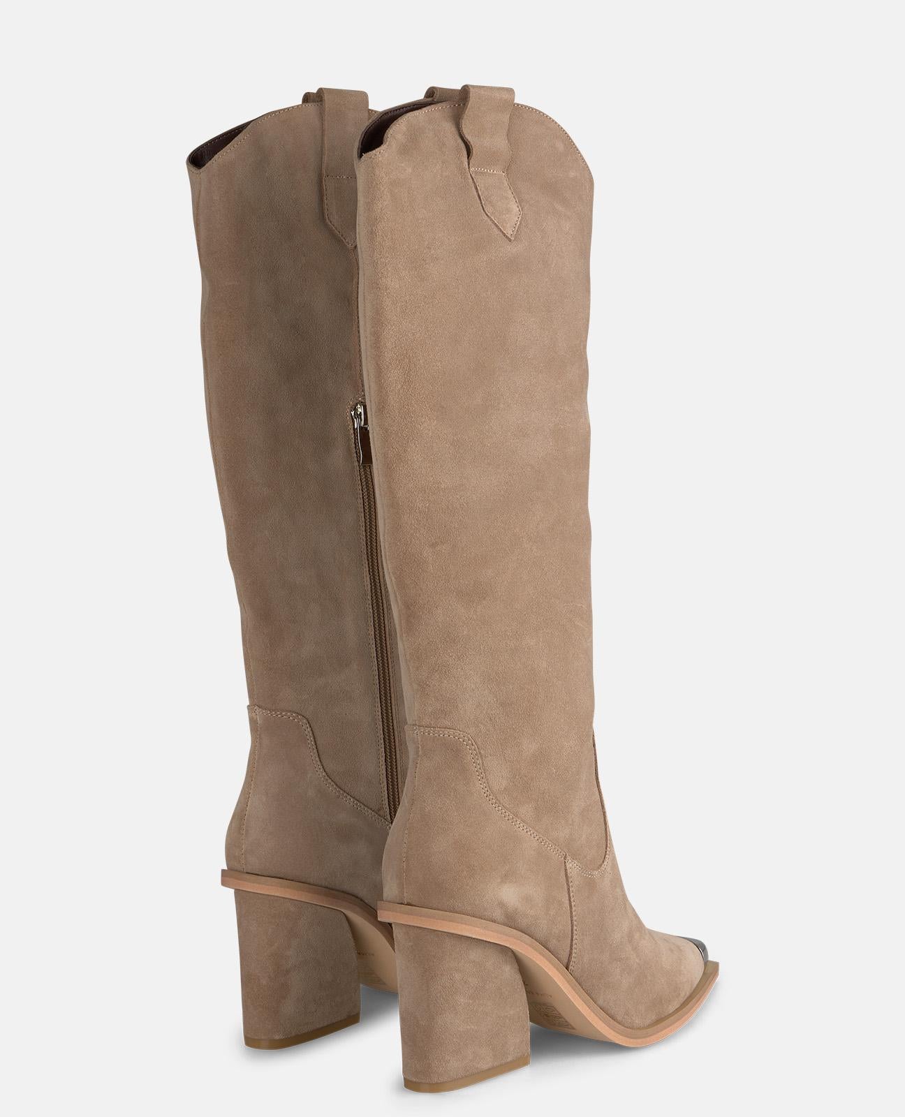 TEXTURED HEELED BOOT