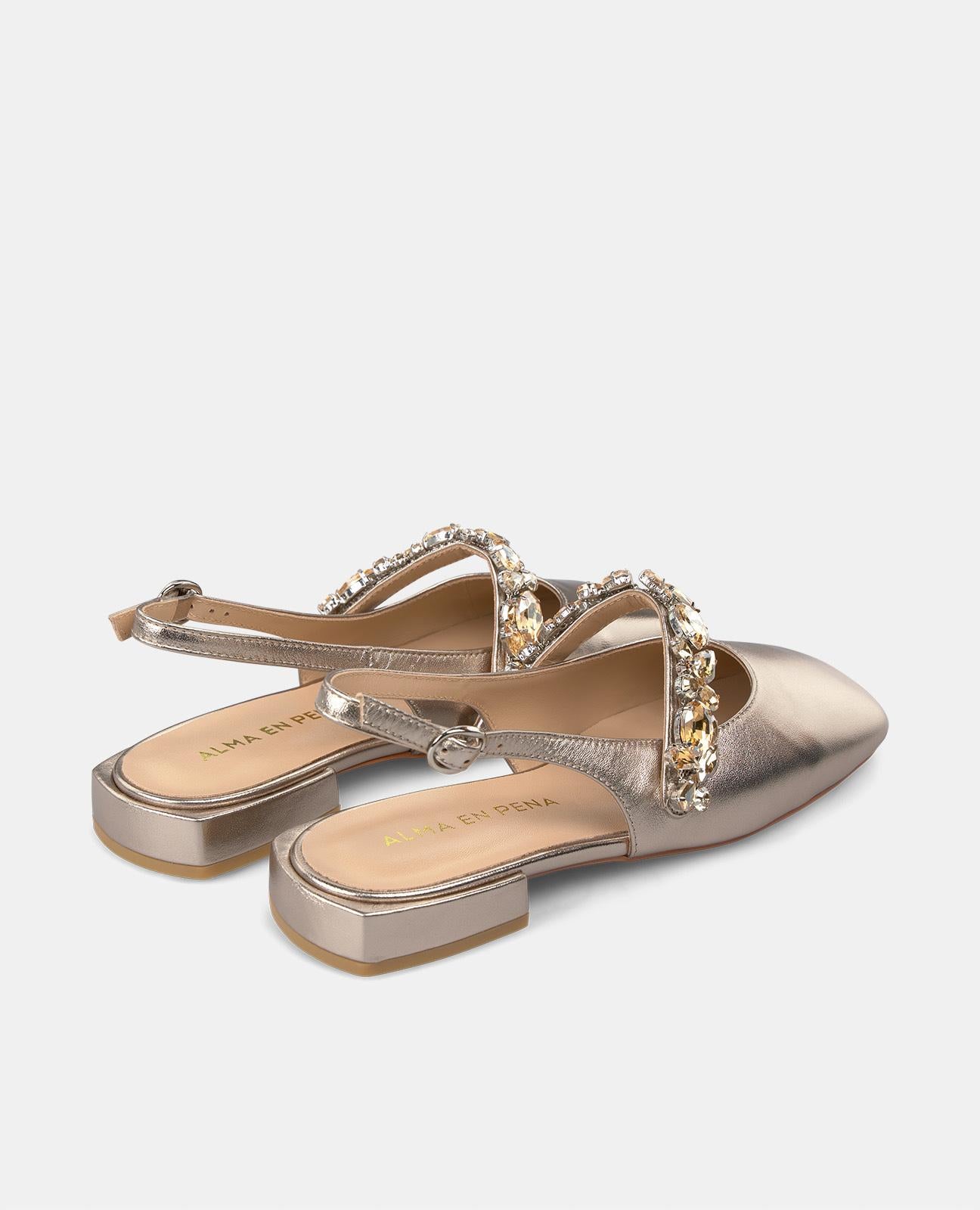 STRASSBESETZTER RIEMENSCHUH