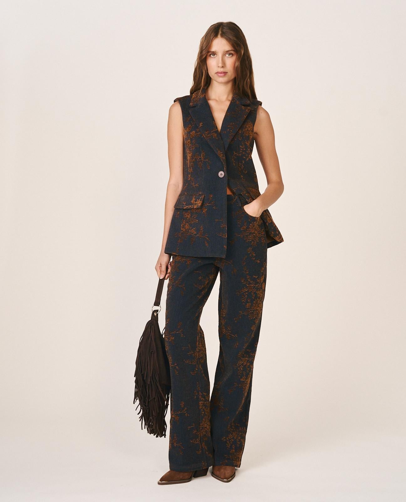 PANTALÓN VAQUERO FLORAL