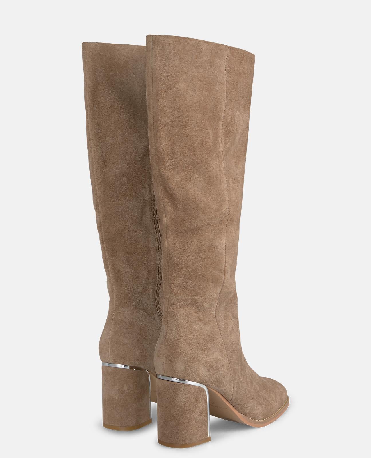 BOTA COM SALTO LARGO