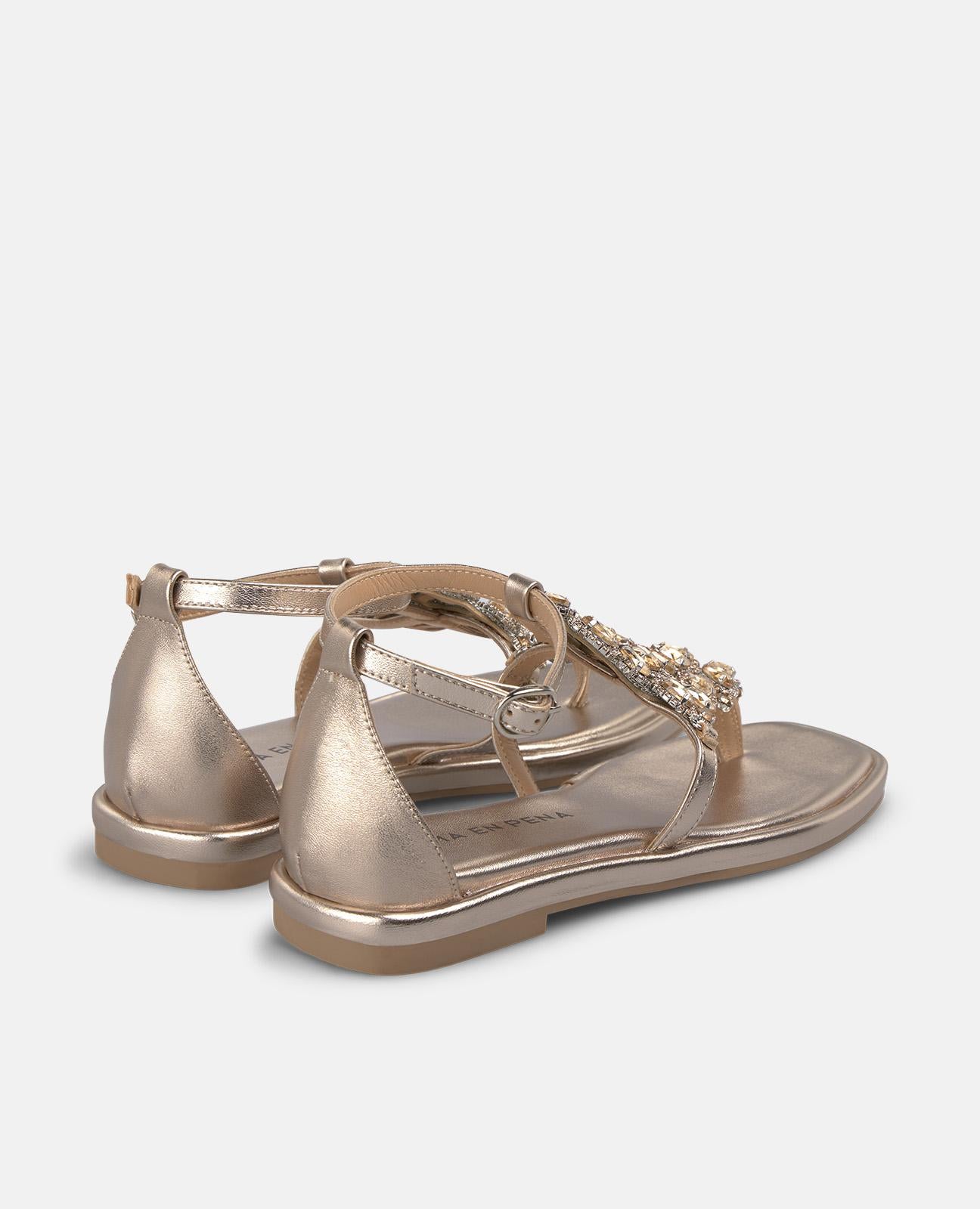 Sandália de salto alto fechada