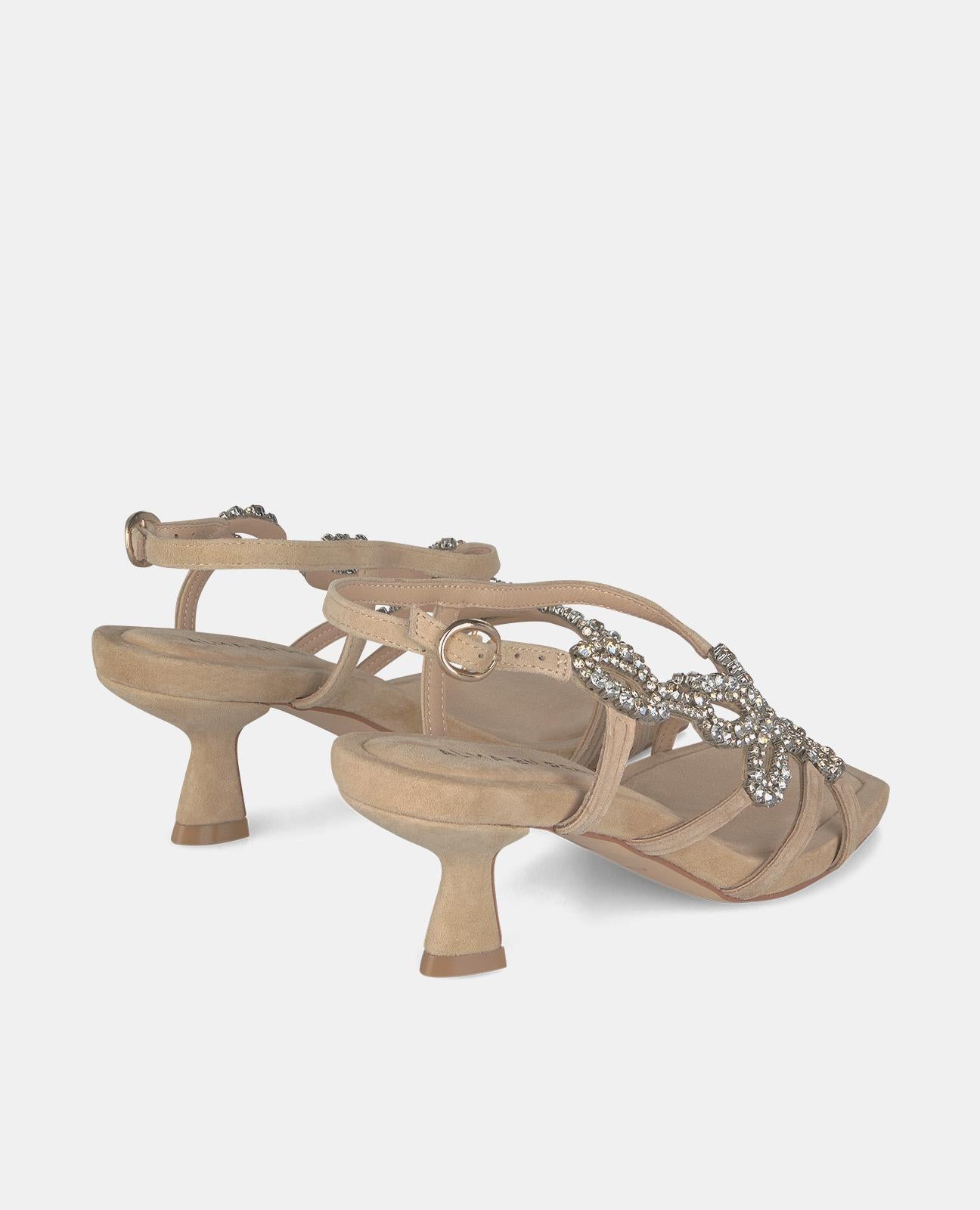 SANDÁLIA COM PORMENOR DE SALTO BAIXO