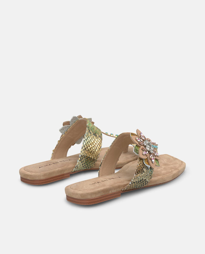 SANDALIA PLANA EN T CON ABALORIOS