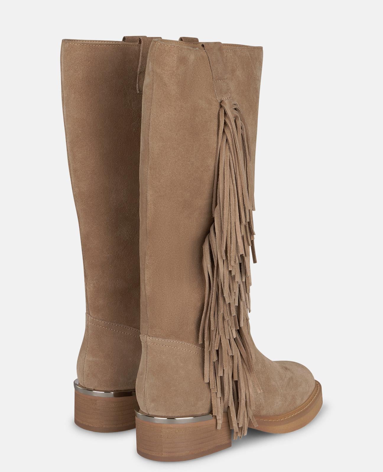 BOTA DE PIEL CON FLECOS