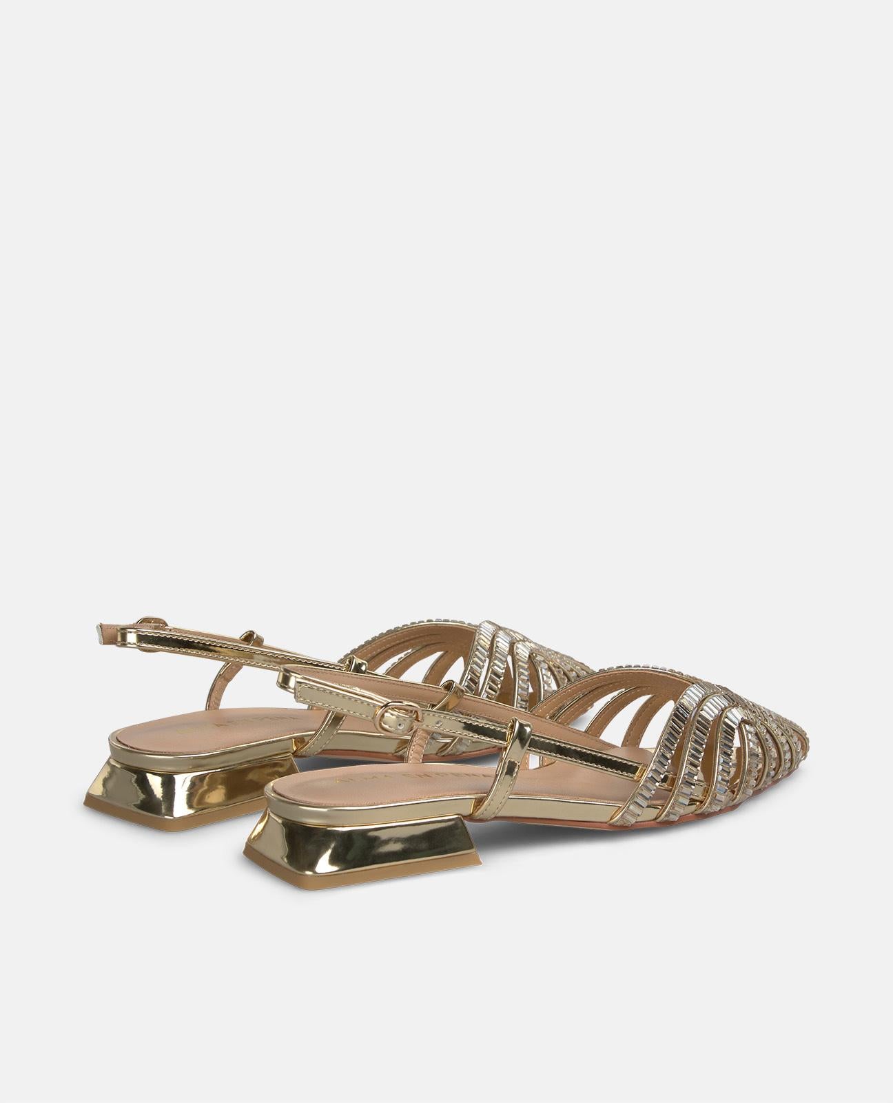 STRASSBESETZTE CLOGS